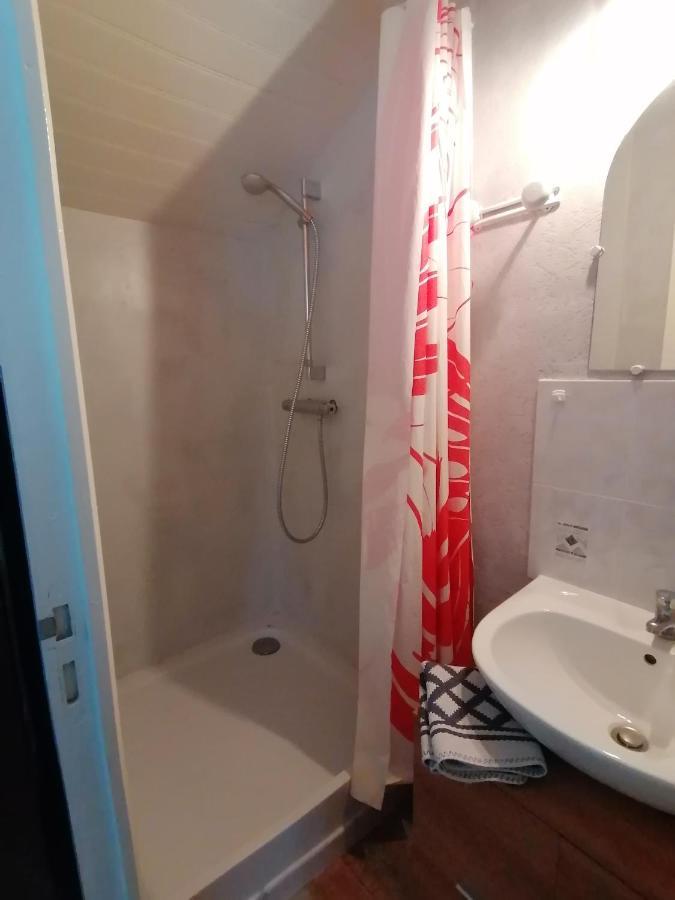 Les Hirondelles Bleues Bed & Breakfast *
