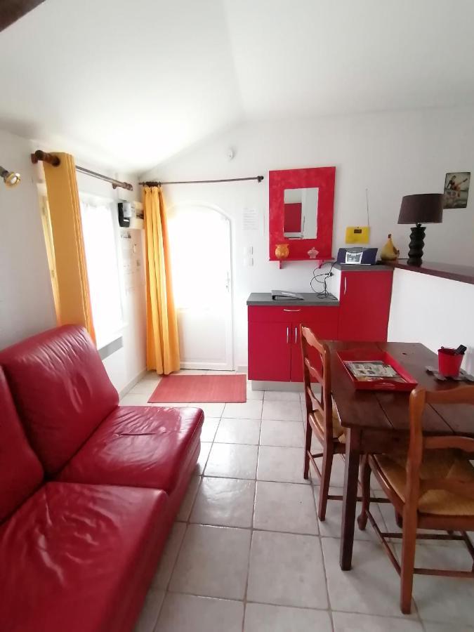 Les Hirondelles Bleues Bed & Breakfast